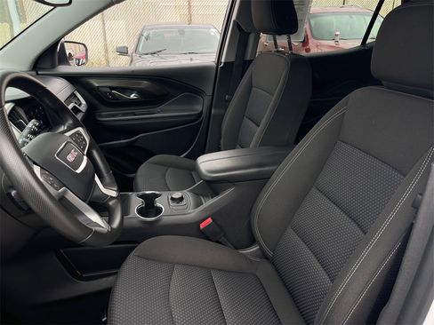 Used 2024 GMC Terrain SLE image 10