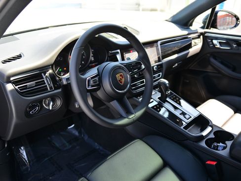 New 2026 Porsche Macan image 4