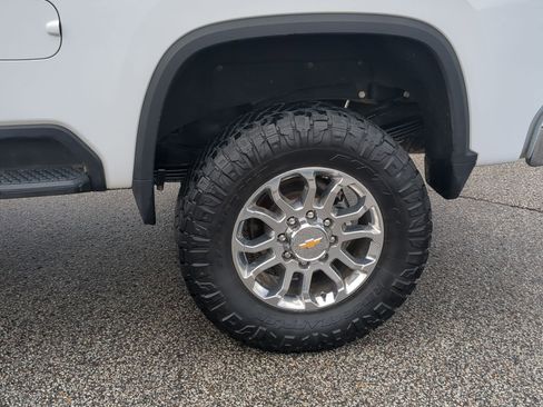Used 2025 Chevrolet Silverado 3500 LTZ AWD/4WD image 11