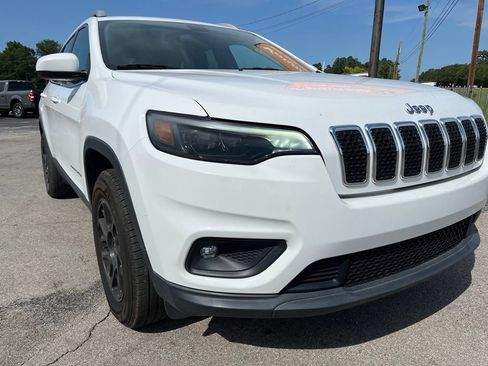 Used 2019 Jeep Cherokee Latitude w/ Popular Appearance Group AWD/4WD image 2