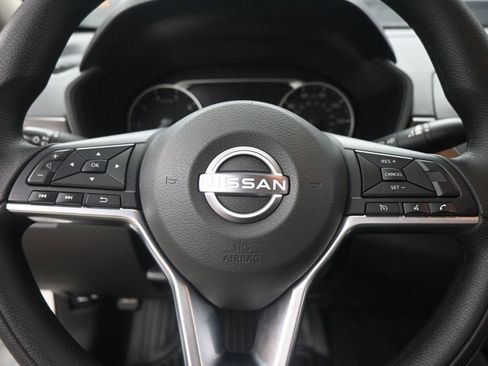 Used 2025 Nissan Altima 2.5 SV image 10