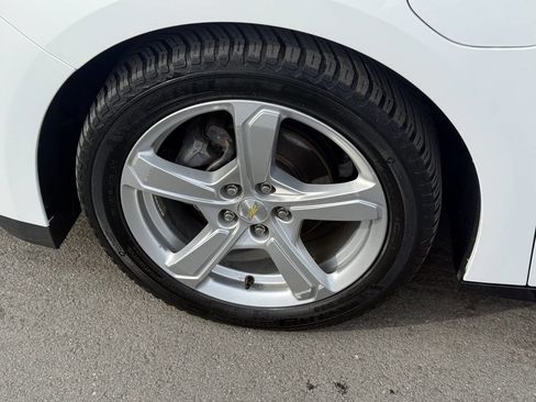 Used 2017 Chevrolet Volt LT w/ Comfort Package image 40