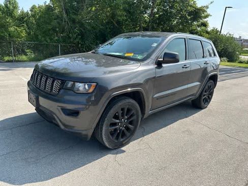 Used 2020 Jeep Grand Cherokee Altitude AWD/4WD image 2