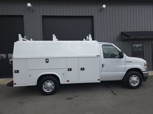 Used 2021 Ford E-350 and Econoline 350 Super Duty w/ Power Windows & Locks Group RWD image 4