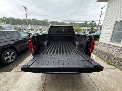 Used 2023 GMC Sierra 1500 AT4 w/ AT4 Premium Package AWD/4WD image 8
