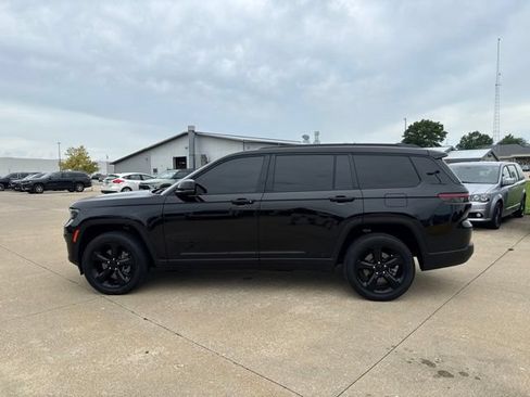Used 2023 Jeep Grand Cherokee L Laredo AWD/4WD image 4