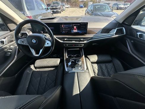 Used 2024 BMW X7 xDrive40i w/ Premium Package image 25