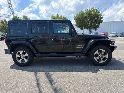 Used 2017 Jeep Wrangler Unlimited Sahara w/ Dual Top Group AWD/4WD image 4