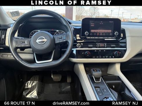Used 2022 Nissan Pathfinder SV w/ SV Premium Package AWD/4WD image 24