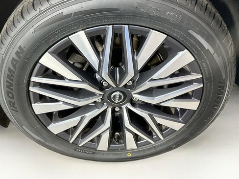 Used 2025 Nissan Altima 2.5 SV image 11