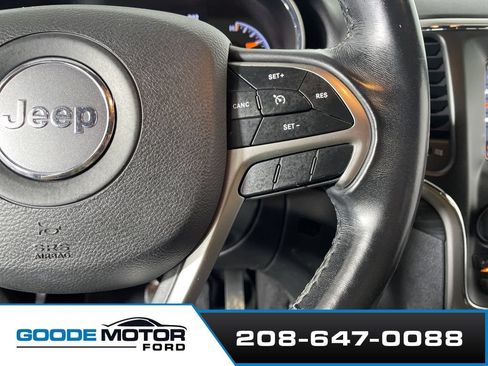 Used 2021 Jeep Grand Cherokee Laredo AWD/4WD image 14