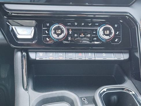 Used 2025 GMC Sierra 2500 AT4 w/ AT4 Premium Plus Package image 17