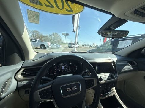 Certified 2022 GMC Acadia Denali w/ Denali Ultimate Package image 16