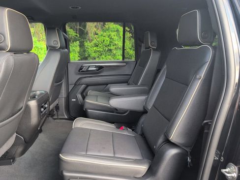 Used 2025 Chevrolet Suburban Premier AWD/4WD image 35