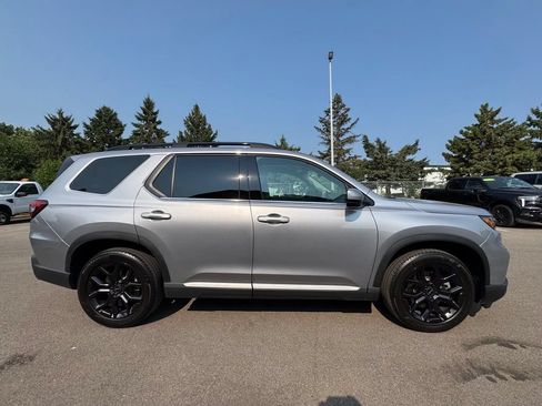 Used 2025 Honda Pilot Touring image 7