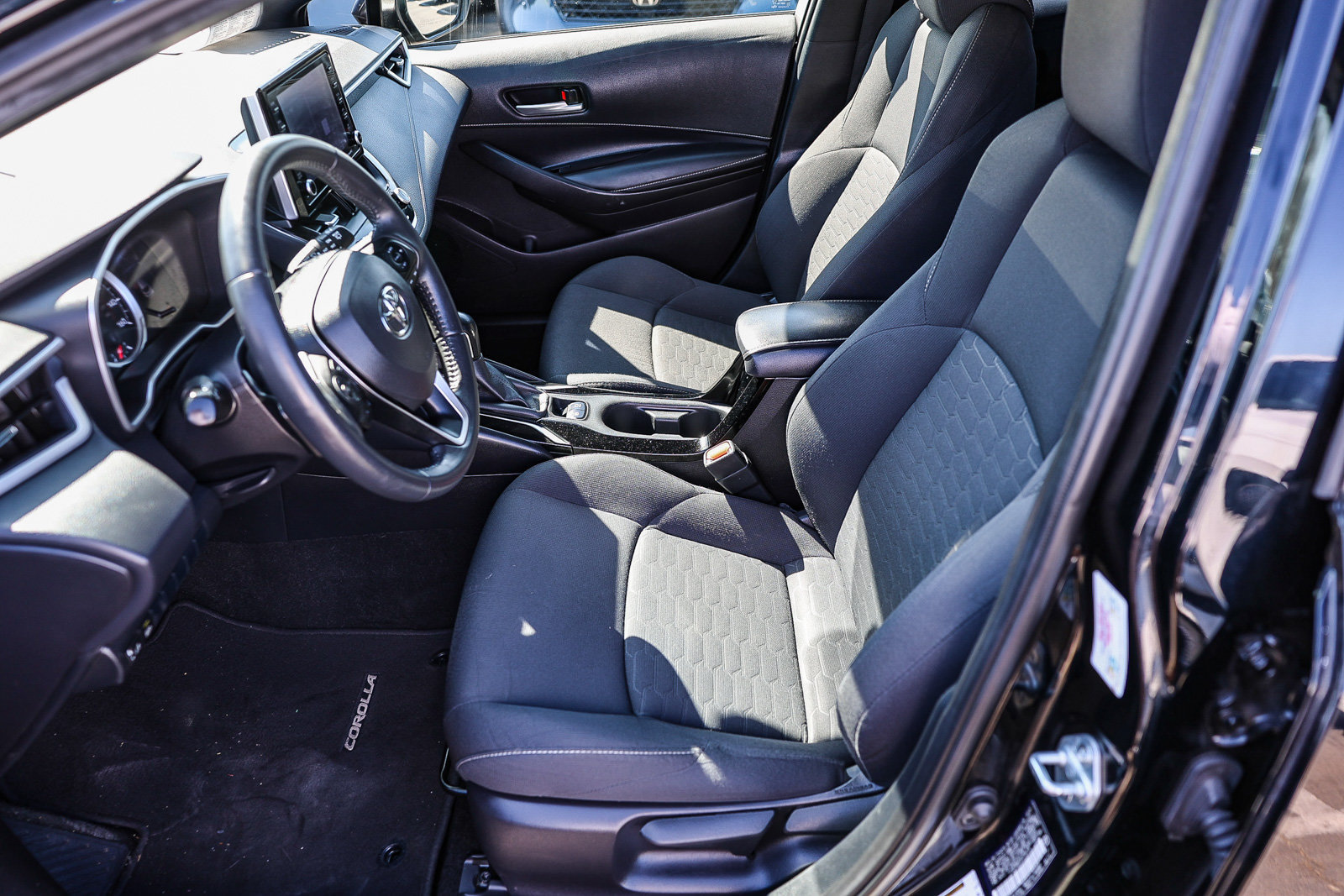Used 2022 Toyota Corolla SE w/ Carpet Mat Package (TMS) FWD image 8