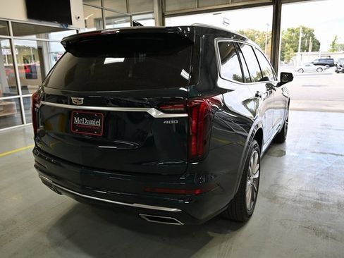 Used 2025 Cadillac XT6 Premium Luxury image 5