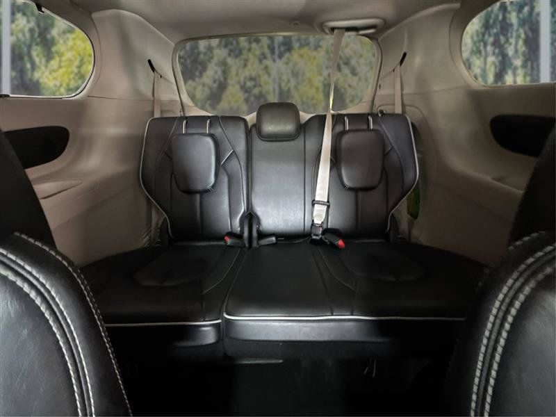 Used 2023 Chrysler Pacifica Limited FWD image 34