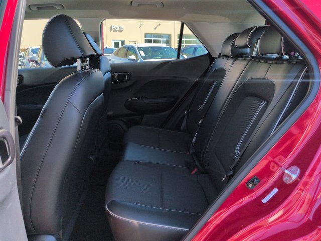 Used 2022 Hyundai Venue Limited FWD image 14