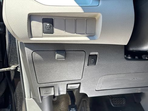 Used 2017 Toyota Sienna LE FWD image 64