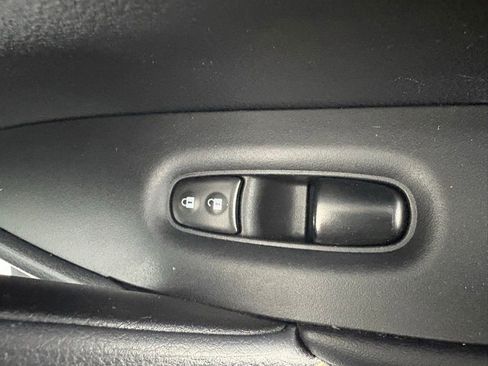 Used 2018 Nissan Rogue S FWD image 37