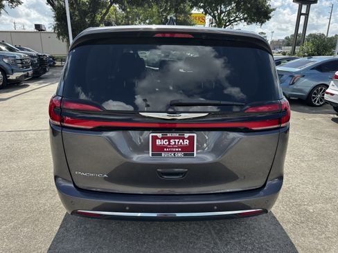 Used 2023 Chrysler Pacifica Touring-L FWD image 7
