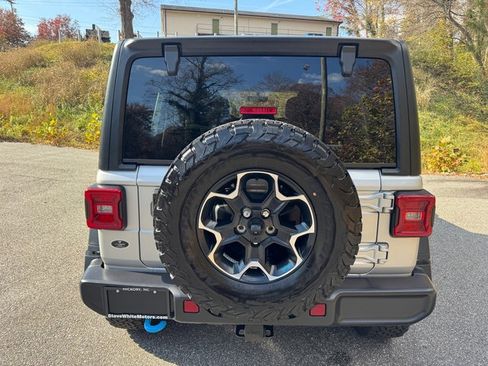 Used 2022 Jeep Wrangler Unlimited Rubicon 4xe w/ Dual Top Group image 7