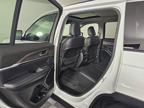 Used 2023 Jeep Grand Cherokee 4WD 4xe image 33