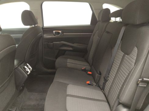 Used 2022 Kia Sorento LX AWD/4WD image 18