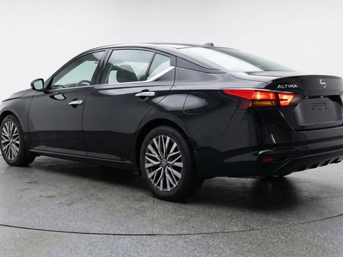 Used 2025 Nissan Altima 2.5 SV image 6