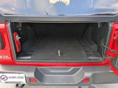 Used 2018 Jeep Wrangler Unlimited Sahara image 30