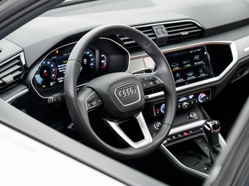 Certified 2025 Audi Q3 2.0T Premium w/ Convenience Package image 9