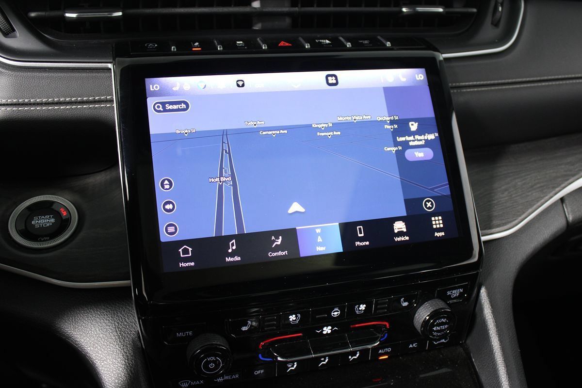 Used 2023 Jeep Grand Cherokee L Limited w/ Luxury Tech Group II RWD image 20