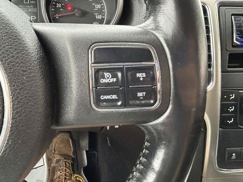 Used 2011 Jeep Grand Cherokee Laredo AWD/4WD image 19