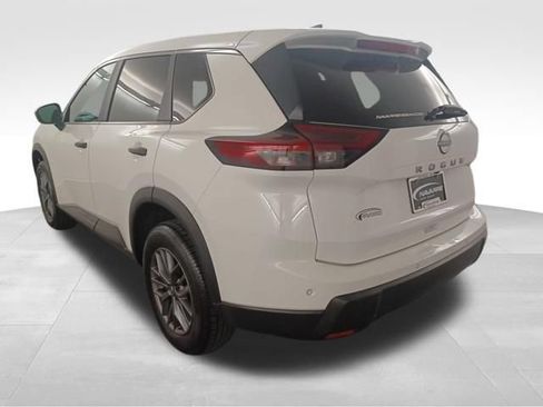 Used 2024 Nissan Rogue S FWD image 6