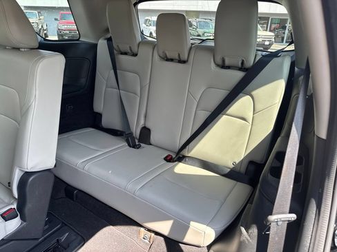 Used 2022 Nissan Pathfinder SL AWD/4WD image 12
