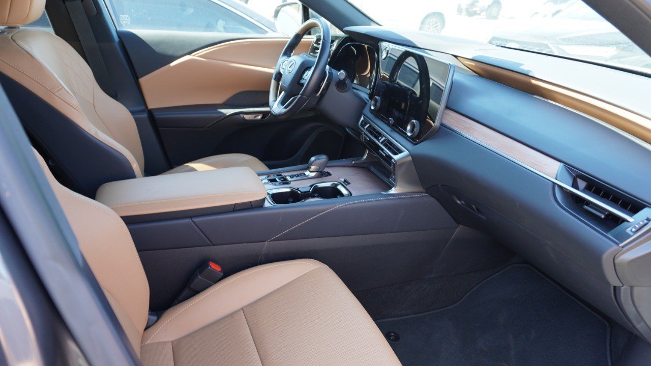 Used 2025 Lexus RX 350 Premium w/ Accessory Package (Z1) FWD image 7