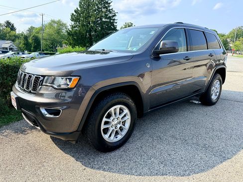 Used 2018 Jeep Grand Cherokee Laredo AWD/4WD image 8