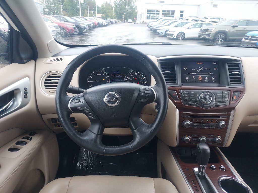 Used 2020 Nissan Pathfinder Platinum AWD/4WD image 10