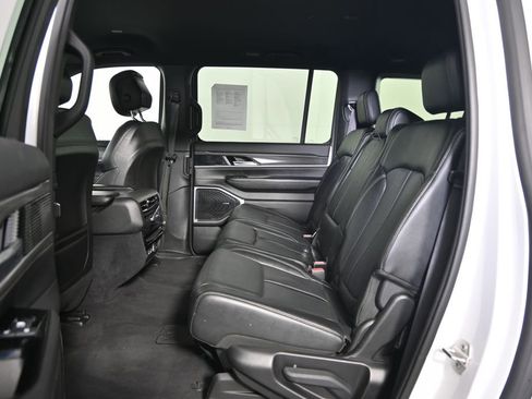 Used 2023 Jeep Wagoneer L Series II image 18