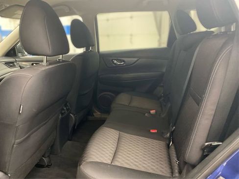 Used 2020 Nissan Rogue SV image 11