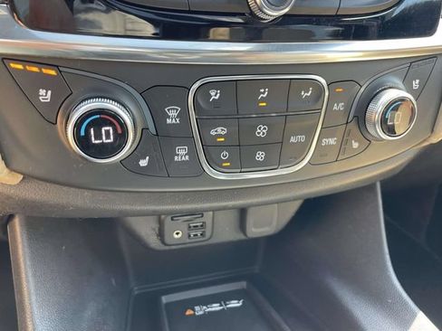 Certified 2022 Chevrolet Traverse Premier FWD image 21
