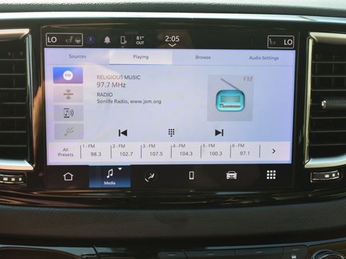 Used 2023 Chrysler Pacifica Touring-L FWD image 25