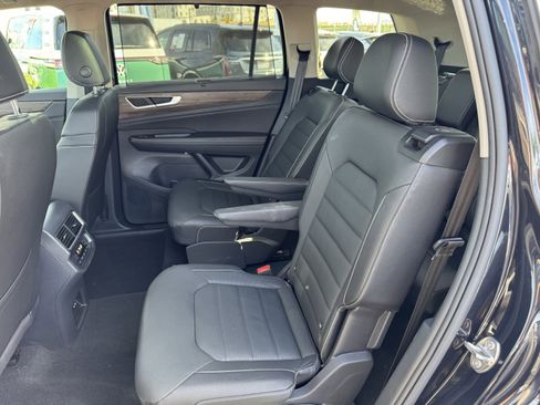Used 2025 Volkswagen Atlas SEL image 37