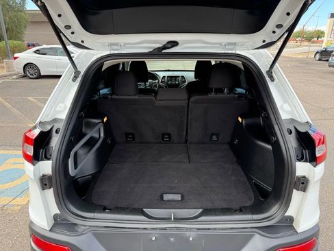 Used 2016 Jeep Cherokee Sport image 40