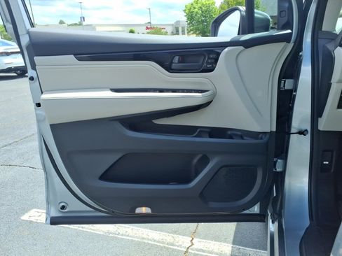 New 2026 Honda Odyssey Touring image 13