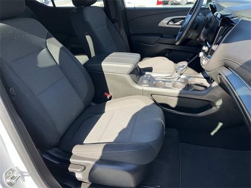 Used 2024 Chevrolet Traverse LT image 27