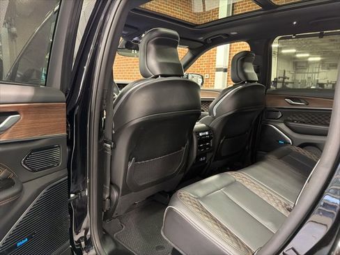 Used 2022 Jeep Grand Cherokee Summit w/ Luxury Tech Group V image 34