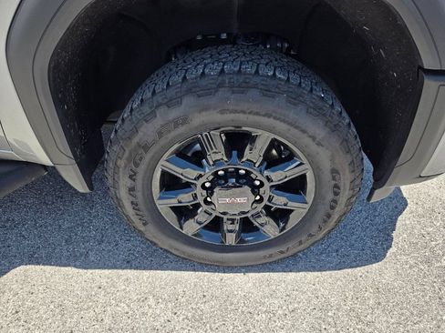 Used 2024 GMC Sierra 2500 AT4 AWD/4WD image 17