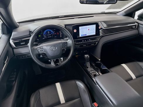 Used 2025 Toyota Camry SE image 21